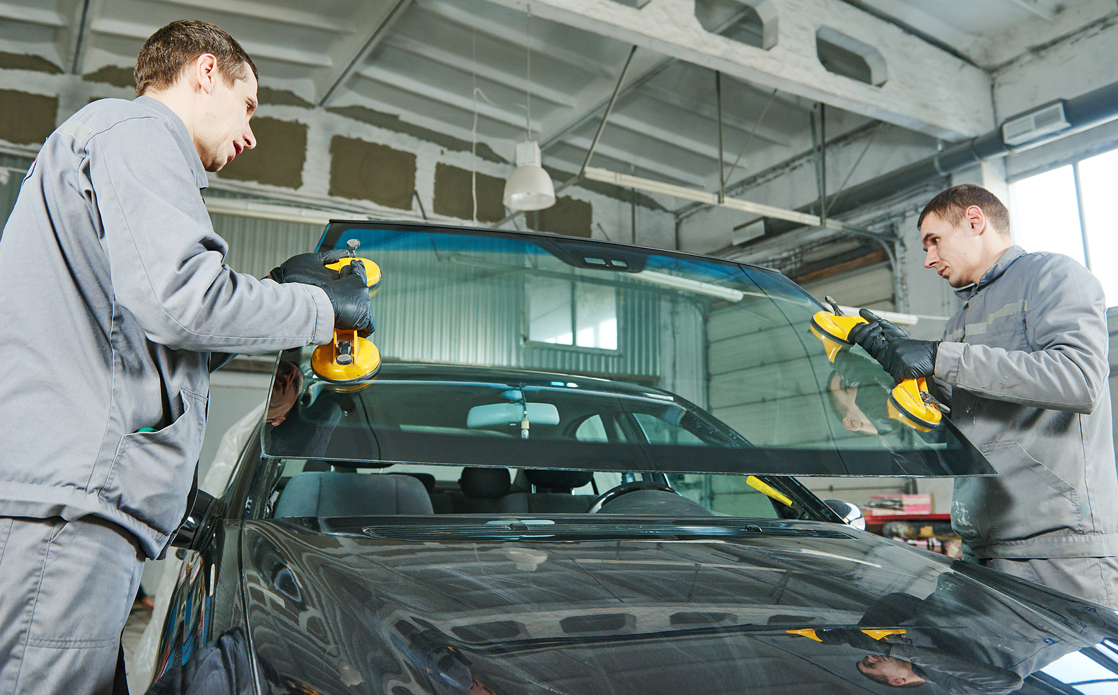 automobile windshield or windscreen replacement