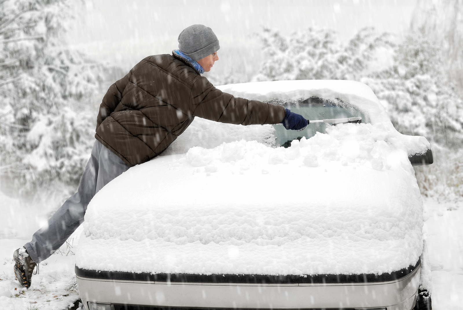 Can You Use Your Windscreen Wiper Blades To Clear Frost?